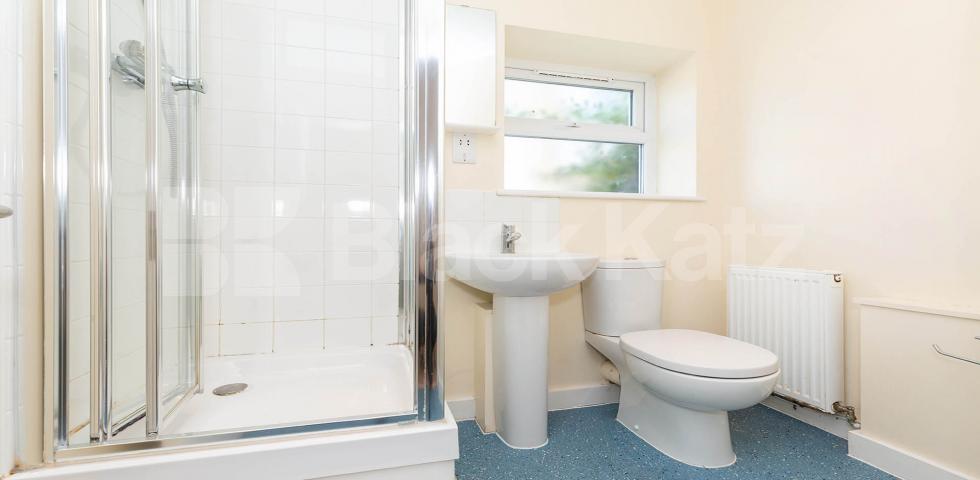 			3 Bedroom, 3 bath, 3 reception Apartment			 High Street North, East Ham E6